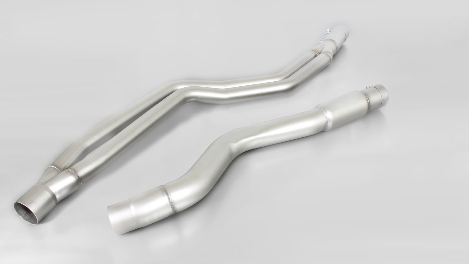 Resonated Cat back System Left/Right with Integrated valves using the OE valve control system with 4 black chrome tail pipes 76 mm straight cut BMW : 3 Series F30/F31 LCI 330i