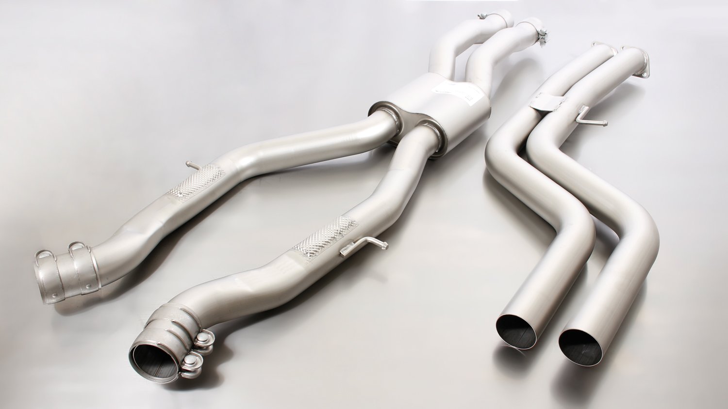 Resonated Cat back System Left/Right with Integrated valves using the OE valve control system with 4 Carbon tail pipes 102 mm angled, Titanium internals BMW : 3 Series F80 M3