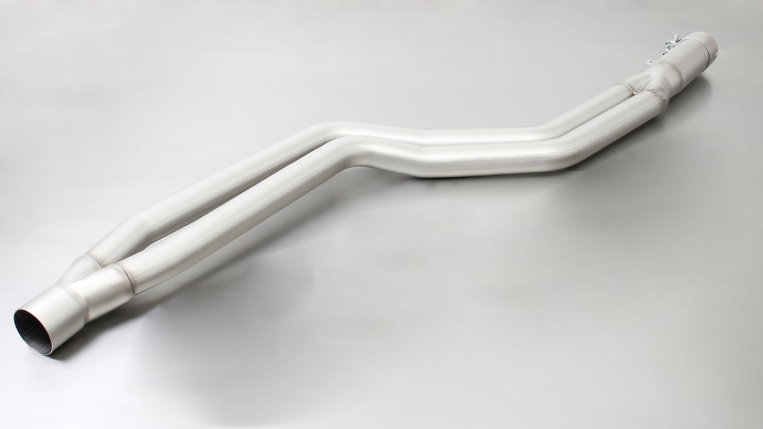 Resonated Cat back System Left/Right with Integrated valves using the OE valve control system with 2 Carbon tail pipes 102 mm angled, Titanium internals BMW : 1 Series F20/F21 LCI M140i