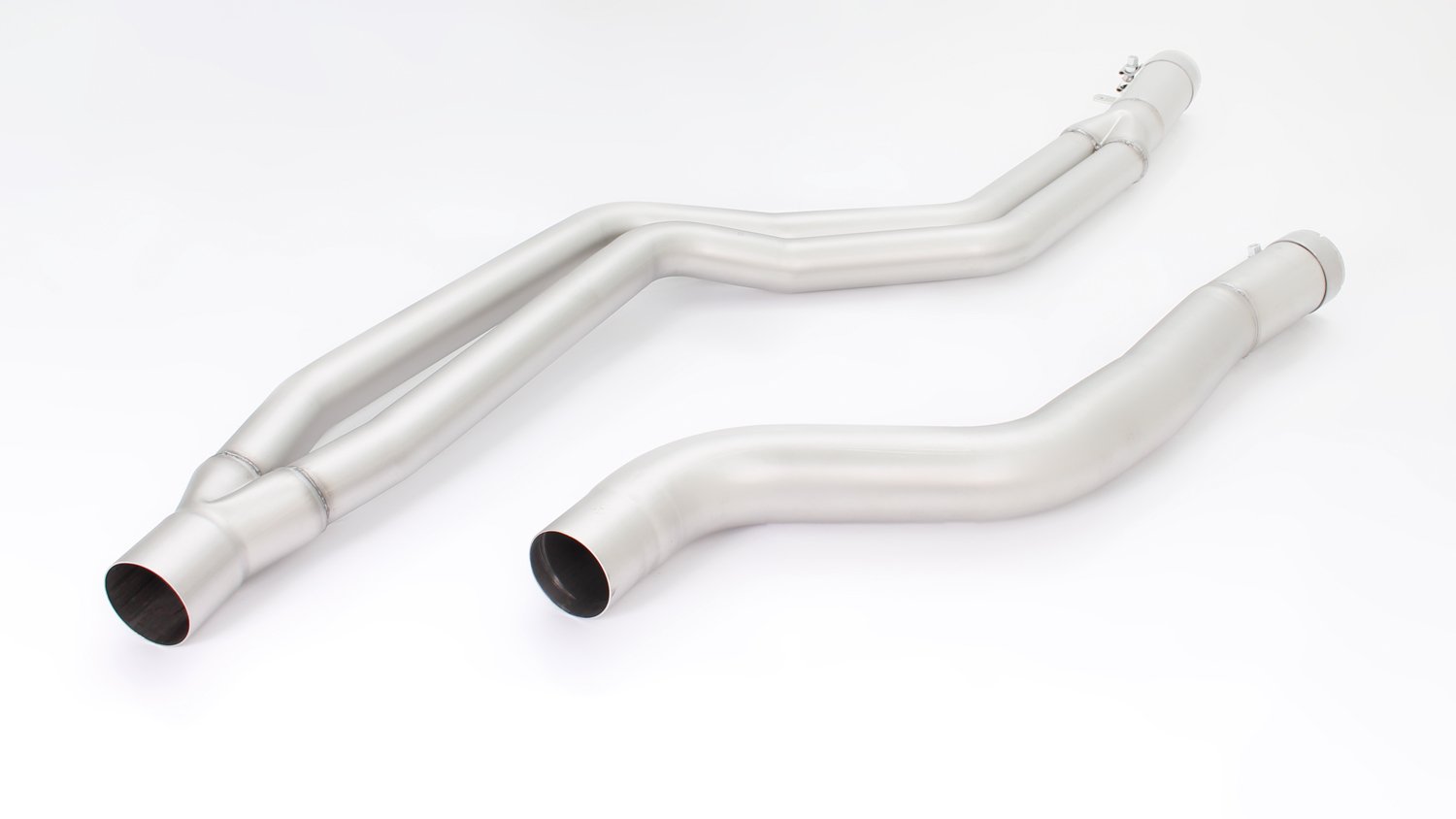 Non-Resonated Cat back System Left/Right with Integrated valves using the OE valve control system with 2 Carbon tail pipes 102 mm angled, Titanium internals BMW : 1 Series F20/F21 LCI M140i